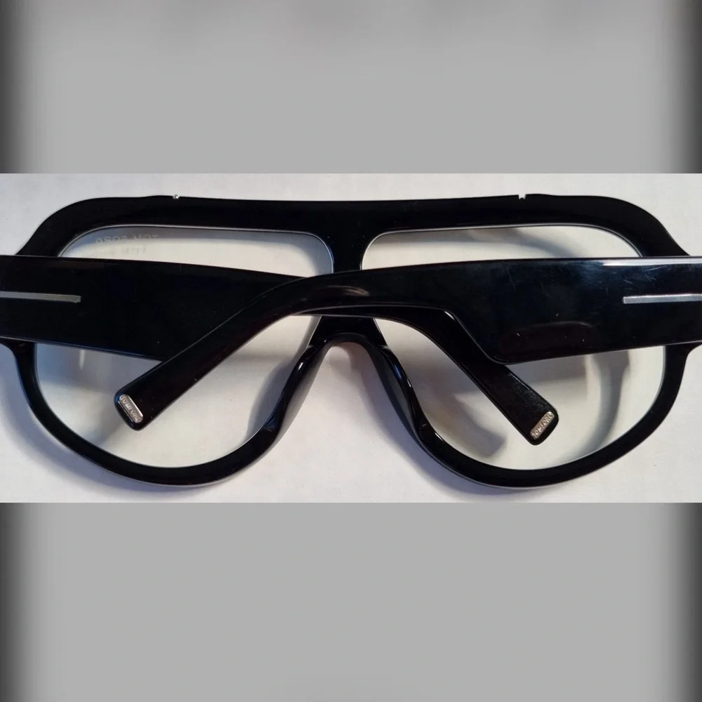 Tom Ford Rellen - Picture 6 of 17